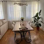 La Petite Parisienne-centre -gare -airport דירה *