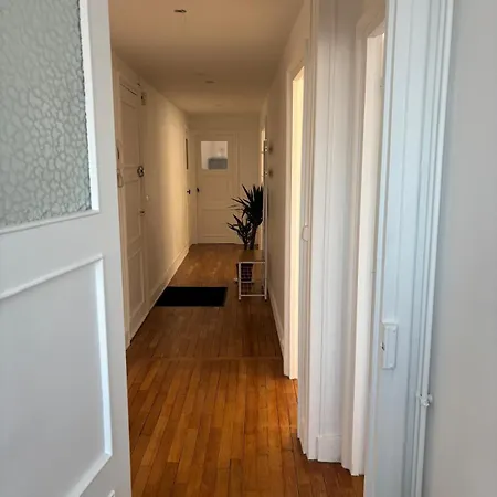 La Petite Parisienne-centre -gare -airport *