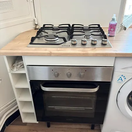 La Petite Parisienne-centre -gare -airport * בווה