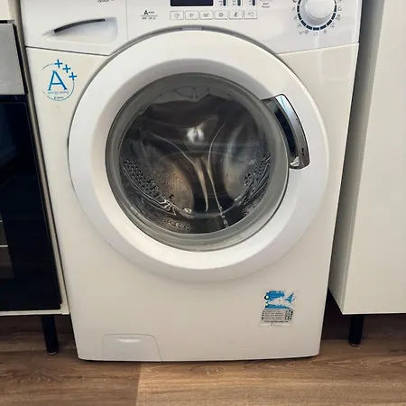 La Petite Parisienne-centre -gare -airport * בווה