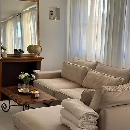 La Petite Parisienne-centre -gare -airport