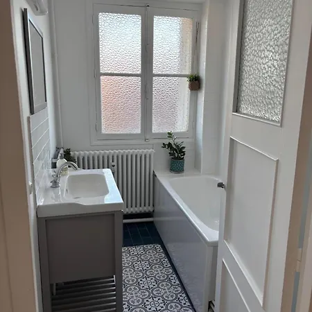 La Petite Parisienne-centre -gare -airport Appartement Beauvais