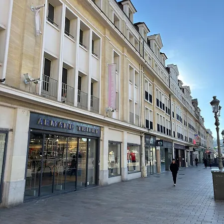 La Petite Parisienne-centre -gare -airport * בווה