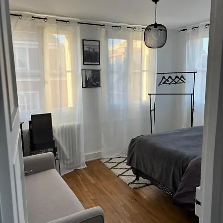 La Petite Parisienne-centre -gare -airport * בווה