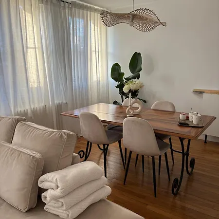 La Petite Parisienne-centre -gare -airport דירה *