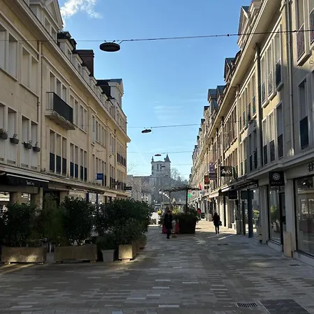 La Petite Parisienne-centre -gare -airport דירה *
